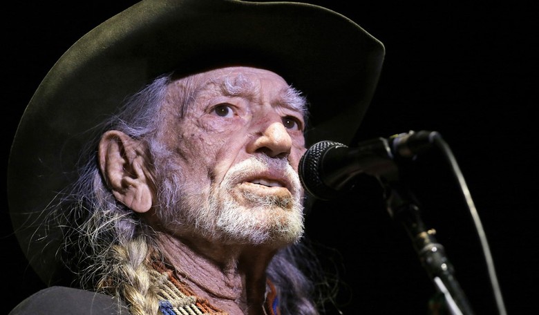 Don't Let Your Babies Grow Up to Build Data Centers: Willie Nelson Declares War on 'Water Thieves'