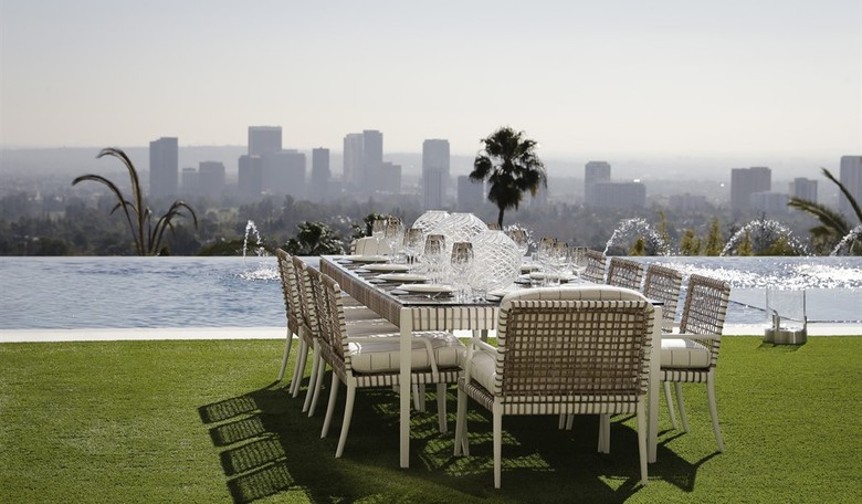 More Lockdown Hypocrisy: LA County Supervisor Dined Outside Hours After Voting to Ban Outdoor Dining 
