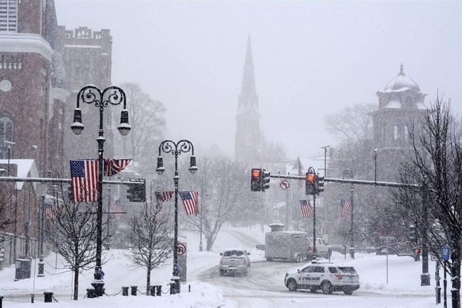The Strange Power of Thundersnow and the Storm That Woke You at 4:30