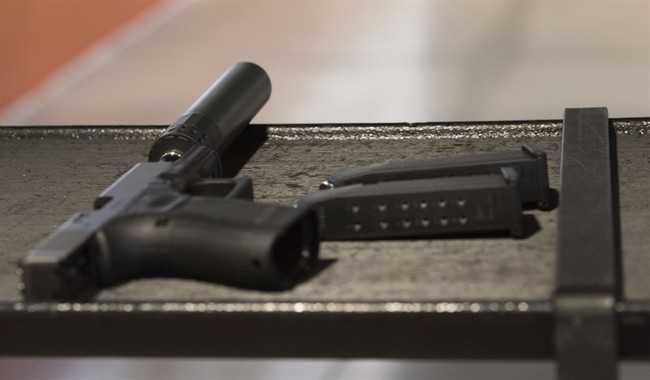 Un juge fédéral annule l’interdiction californienne des chargeurs d’armes à feu de « grande capacité » – –