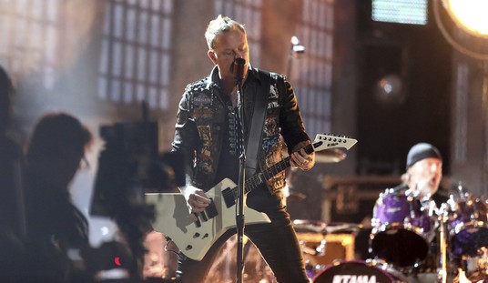 Metallica Frontman Slams Leftist Entertainers' Political Rants: 'Not Here to Influence You'