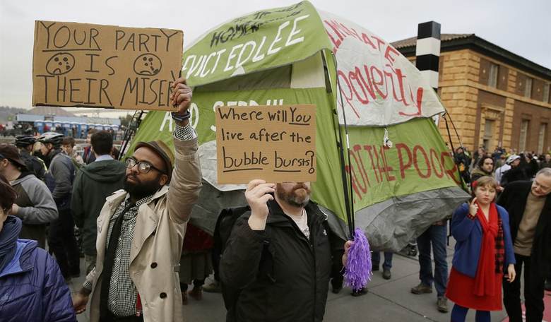 L.A. Times Editor Pleads With Fleeing Californians to Please Stop Bashing State on the Way Out
