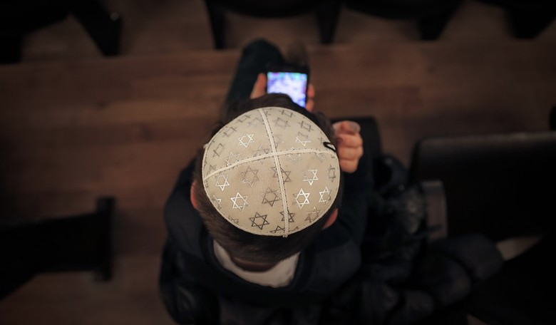 Jews Divided Over Rabbi Not Wanting to Spew Politics from the Pulpit