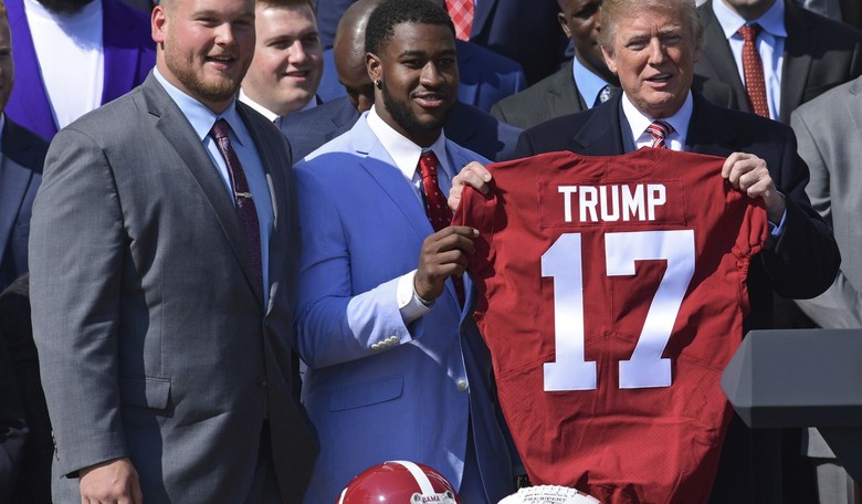 Trump Prays With Championship Alabama Football Team at White House