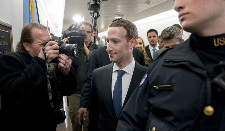 Zuckerberg Confirms Mueller Has Interviewed Facebook Employees in Russia Probe 