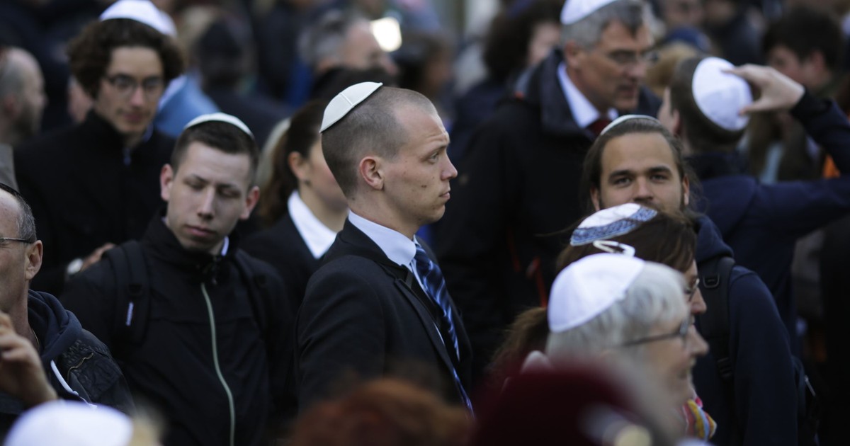 New Poll Reveals a Surprising Shift Among Jewish Voters That Could Spell Trouble for Democrats