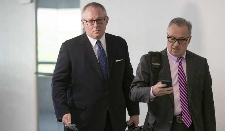 Former Trump Aide Says He Knows Who Wrote Op-ed, Drops Hints About 'Her' Identity