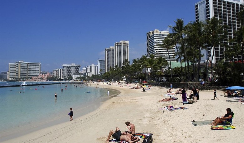 Police Department's Message to Beachgoers Concerning Rampant Theft Raises Eyebrows 