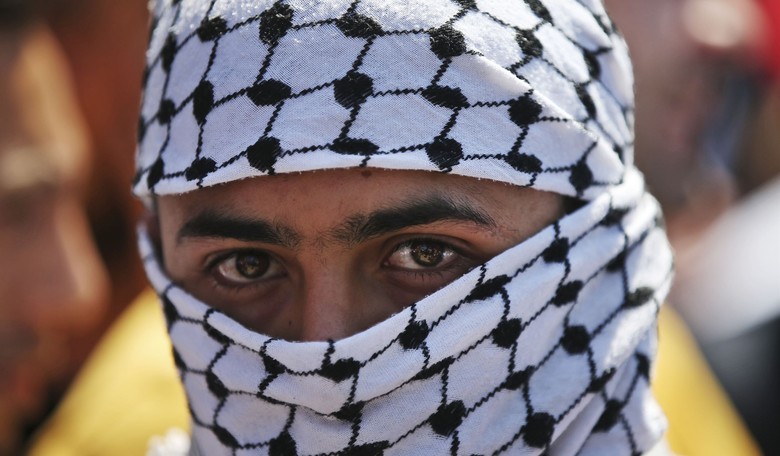 Watch: Gaza Man 'On Crutches' Miraculously Starts Running During Violent Riots 