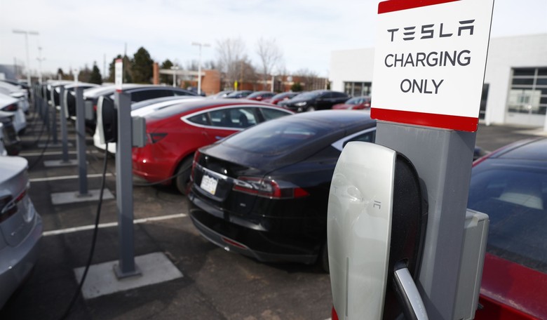 Chicago's Arctic Conditions Turn Tesla Ownership Into a Nightmare