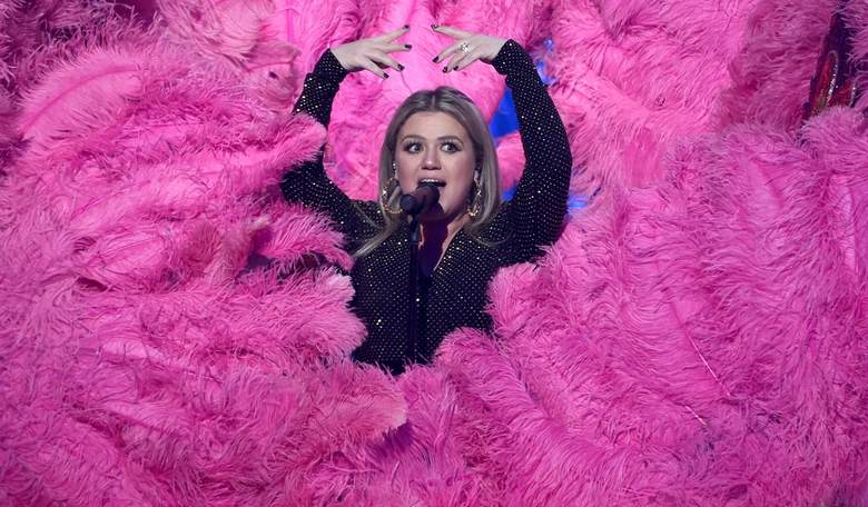 Kelly Clarkson Invoking Celebrity Privilege on a Small Brooklyn Store Doesn't Go According to Plan