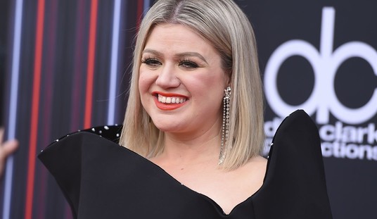 Pretty Woman Moment: Kelly Clarkson Publicly Shames Brooklyn Shop After Being Judged As Broke