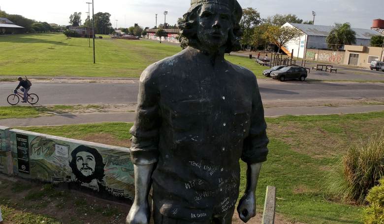 Cinco de Mayo Salute from Mexican and Chicano Idol Che Guevara to His Idolaters