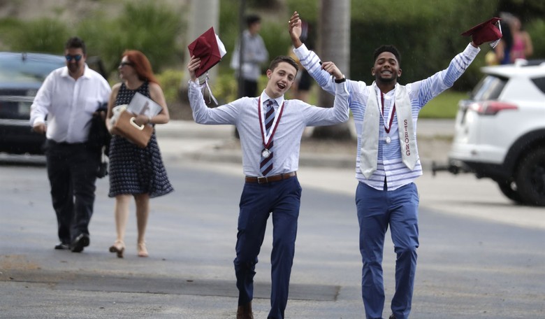 Feel-Good Friday: Grad Wished His Deployed Sister Could See Him Walk, When Surprise Guest Came on Stage