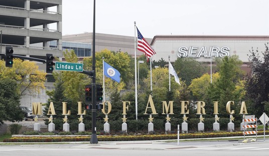 Turns Out the Man Charged With 'Unwanted Sexual Conduct' at Mall of America Is a Career Criminal
