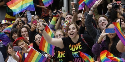 Lesbian Massachusetts Bar That Got Wrecked for Relaxing Its Mask Mandates Continues to Be a Circus