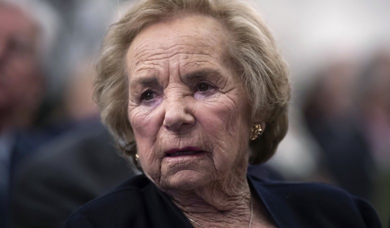 More Politicians Should Consider Being a Public Person