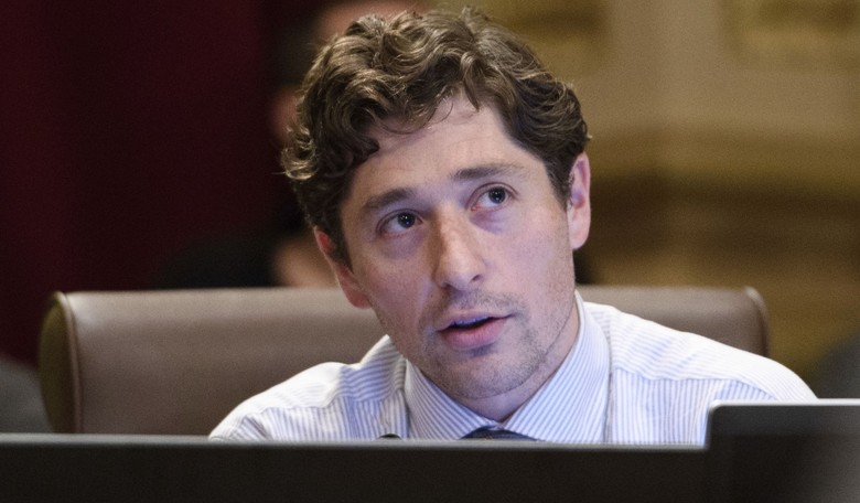 Minneapolis Mayor First to Call for Prosecution of Own Police Officer
