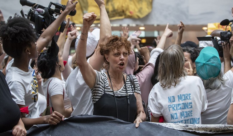 Susan Sarandon Confronted for Claiming Oct 7th Atrocities/Rapes a Myth, Tries BOLTING But NOPE (Watch)