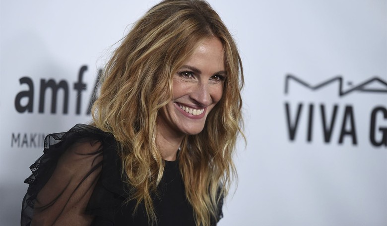 Women Call Out Julia Roberts for Voicing 'Insulting' and 'Disgusting' Pro-Harris Ad