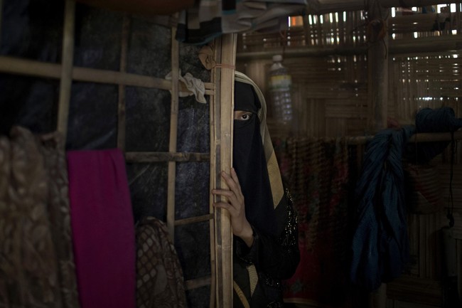 Iranian Matchmaking Platform Lets Parents Sign Up Girls as Young as 13 for Marriage