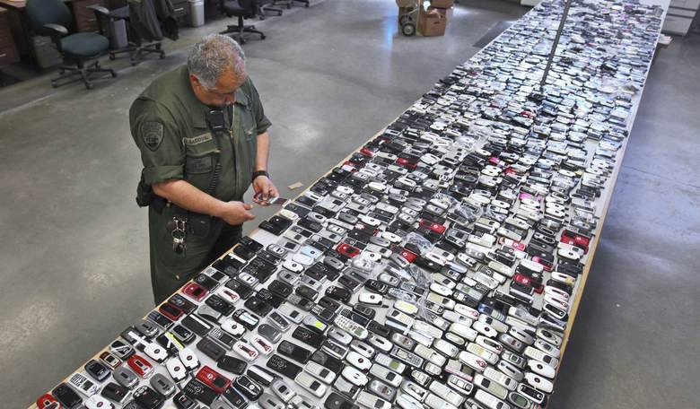  Outdated Wireless Regulations Fuel Criminal Networks