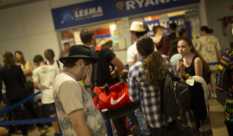 Former Venezuelan Diplomats Arrested for Smuggling Cocaine Into Madrid Airport