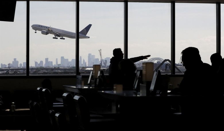 You Should Rethink Flying United Airlines