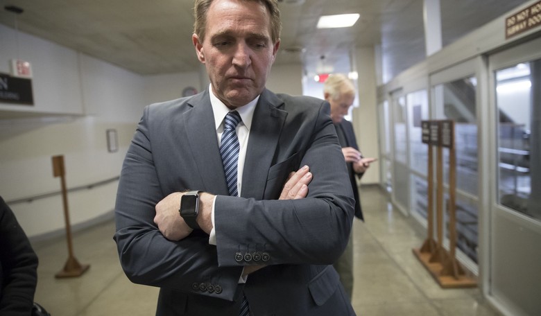 Flake Takes on Trump's Tariffs 