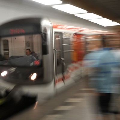 Authorities Baffled After Man, Woman Seen 'Calmly Sitting' on NYC Subway Tracks Before Being Struck