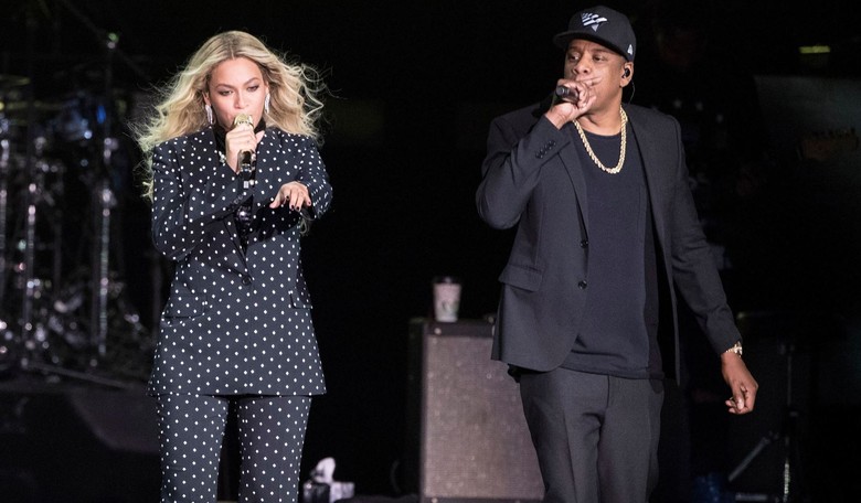 Beyonce and Jay-Z Sit During Super Bowl National Anthem