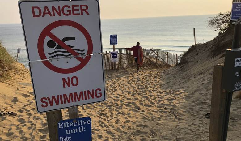 Holiday Weekend Warning: East Coast Beaches Contaminated With Toxic Poo