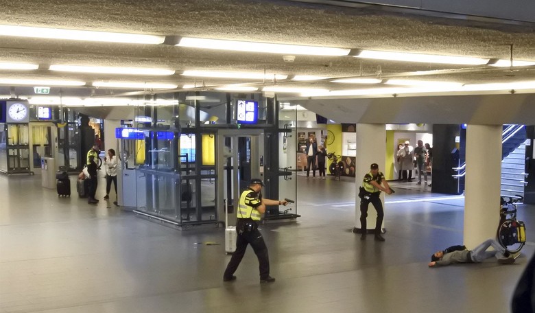 2 Americans Stabbed in Amsterdam in Apparent Terror Attack 