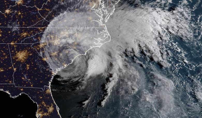 Hilarious: Weatherman 'Braces' Hurricane Winds As 2 Bros Casually Stroll By In Background 