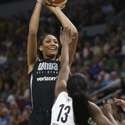 ‘Complete Fool’: WNBA Star Goes After Fan Who Pointed at Her After Sophie Cunningham Foul