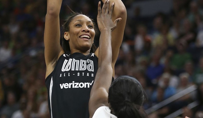 ‘Complete Fool’: WNBA Star Goes After Fan Who Pointed at Her After Sophie Cunningham Foul