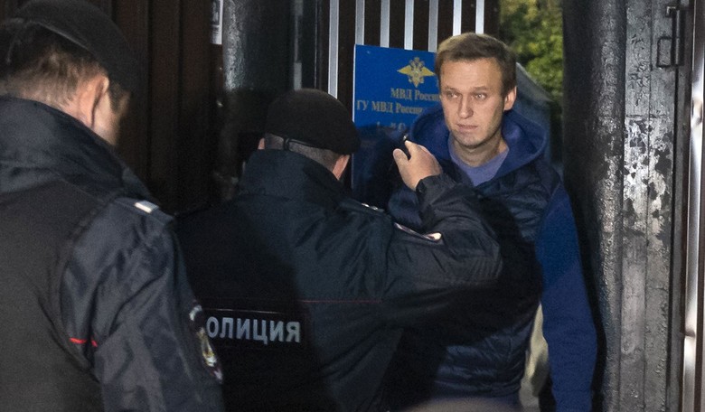 Hundreds Detained Across Russia for Mourning Navalny