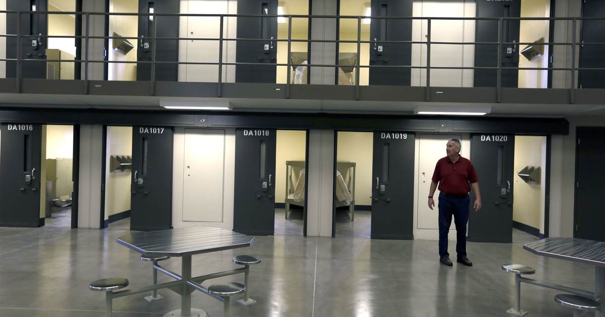 Tennessee Bill Would Place Foster Children In Detention Even If They Haven't Been Convicted of a Crime