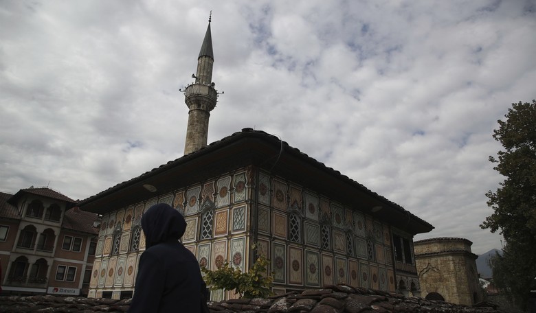 Dearborn Residents Clash With City Council Over Mosque's Early Morning Call to Prayer