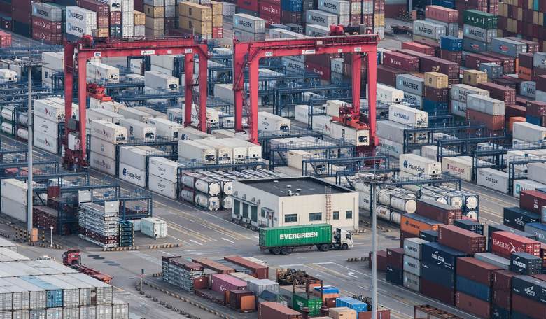 Americans’ Economic Confidence Plummets Amid Increasing Inflation and Shortages