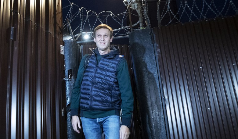 Thousands Turn Out for Navalny's Funeral