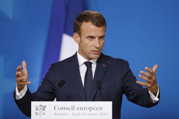 Did You Notice What Was Missing When Macron Arrived at the White House?