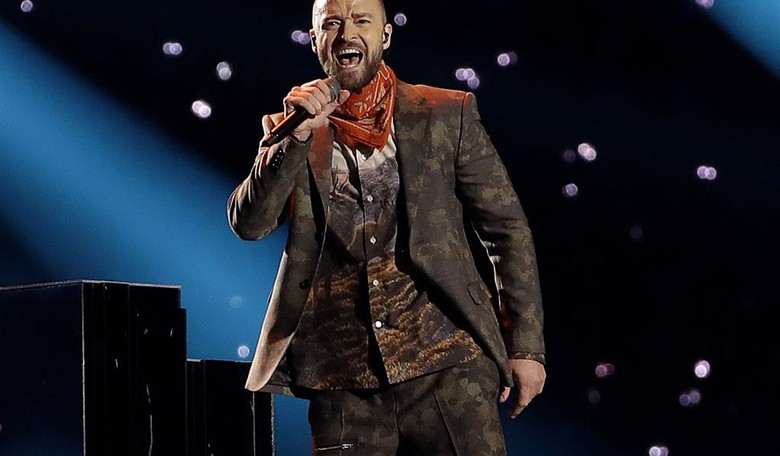 Justin Timberlake May Not Have Worn His 'Suit and Tie' ... But He Remembered His Pearls