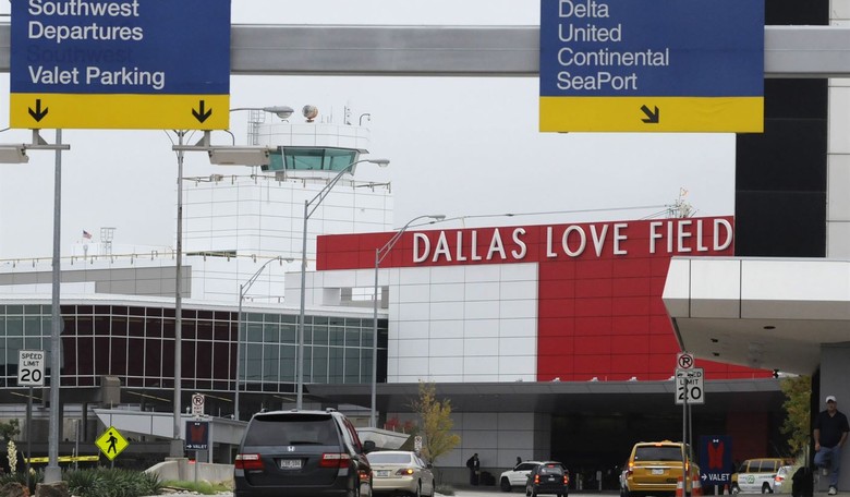 Anti-Israel Activists Try to Storm, Block Dallas' Love Field Airport as Biden Lands 