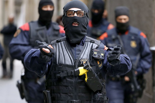 Grateful Migrant Repays His Hosts in Barcelona