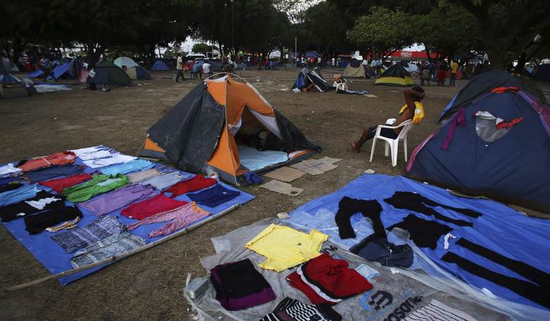 Venezuelan Children Fight Over Bananas Just To Avoid Starvation Thanks To Socialism
