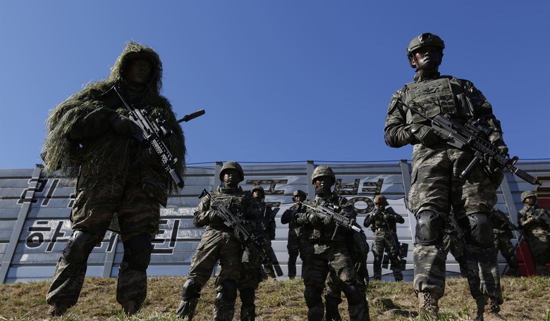 Hundreds of Marines Deploying to Los Angeles 