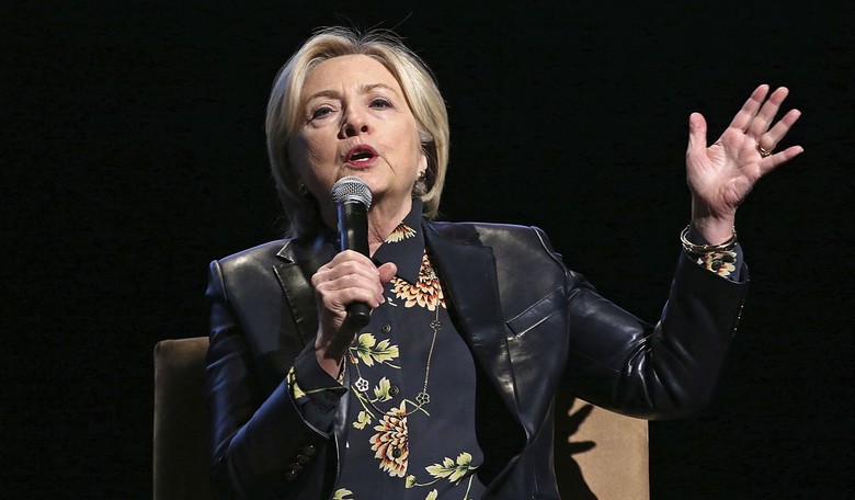 Following the Clintons' Final Con
