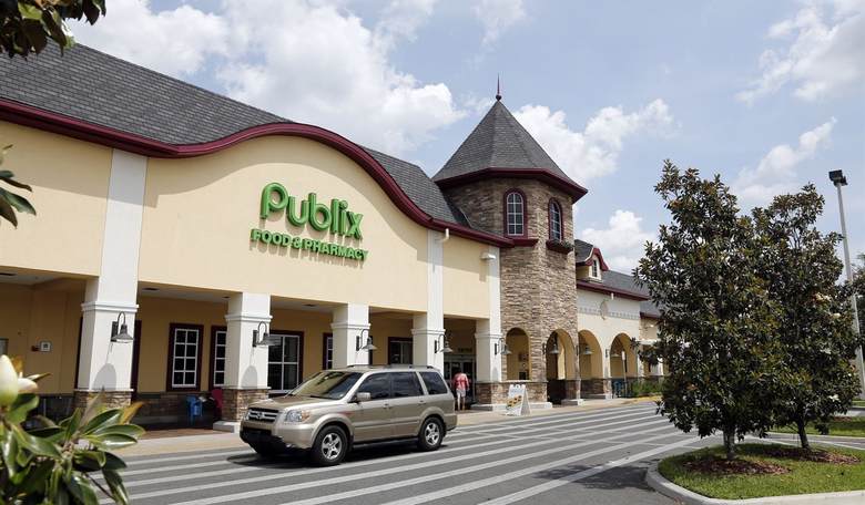 One Gutsy Grocery Chain Rejects Political Protest Apparel for Employees, For Now