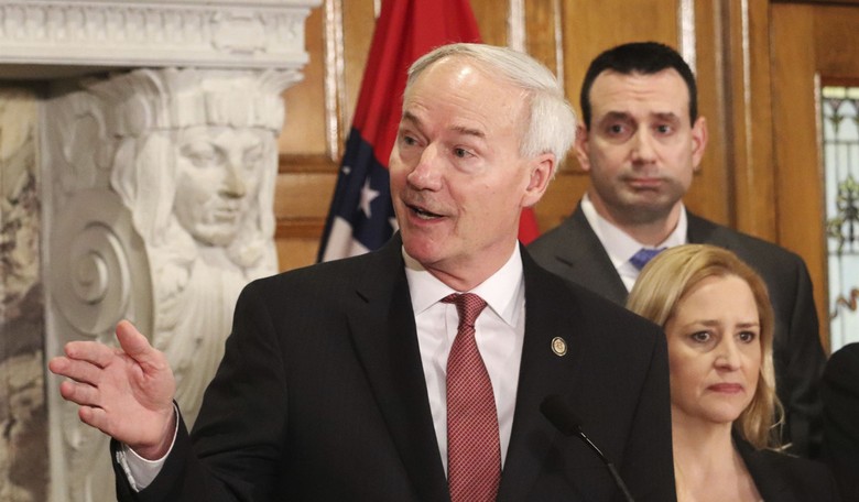 Judge Blocks Enforcement of Arkansas Mask Mandate Ban 